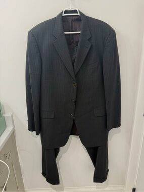 Hugo Boss Made in the USA Charcoal Gray Light Blue Pinstripe Full Two Piece Suit